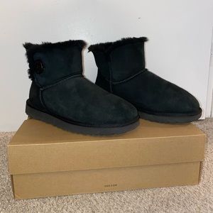 Mini Bailey button II